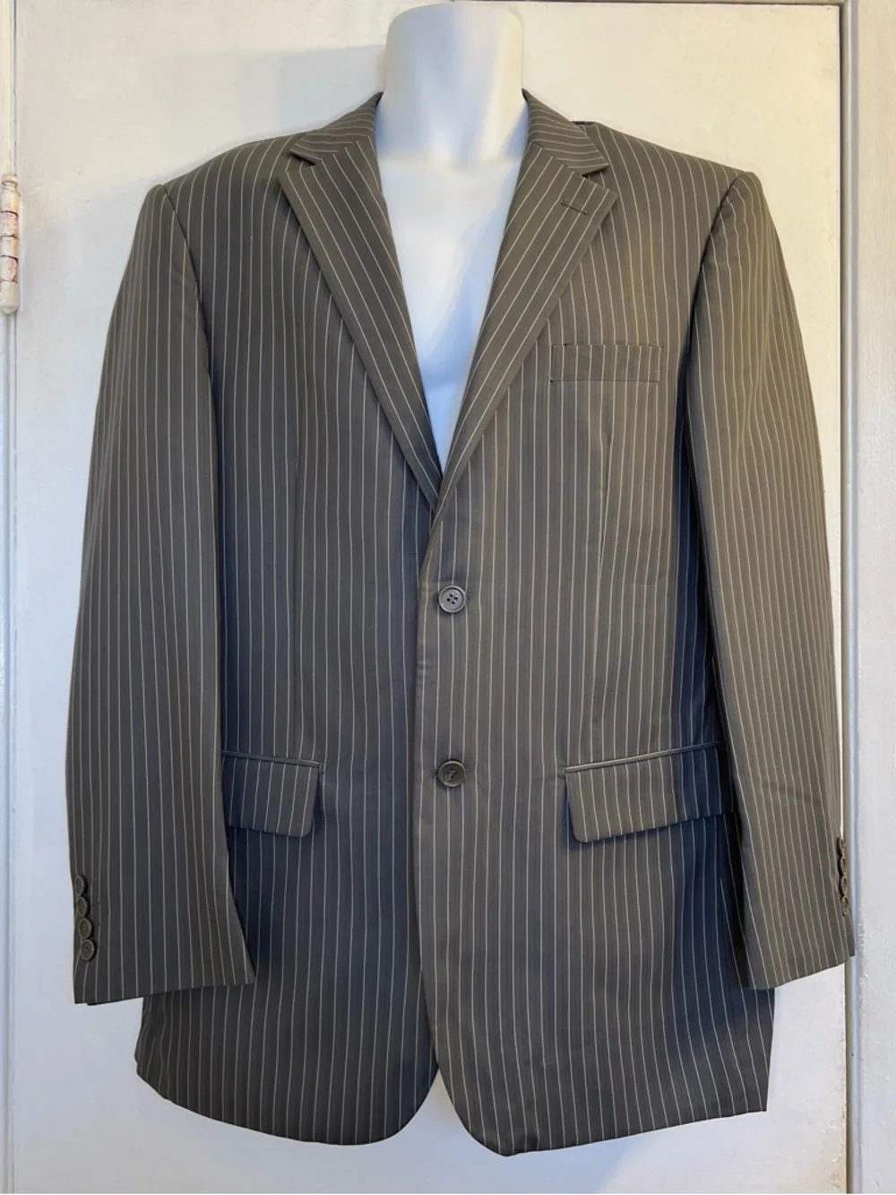 Giorgio Fiorelli SuperLux Super Fine Men’s Grey Pinstriped Suit Size 42/36